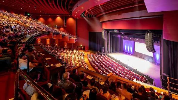 Curtain tracks for event venues and theatres