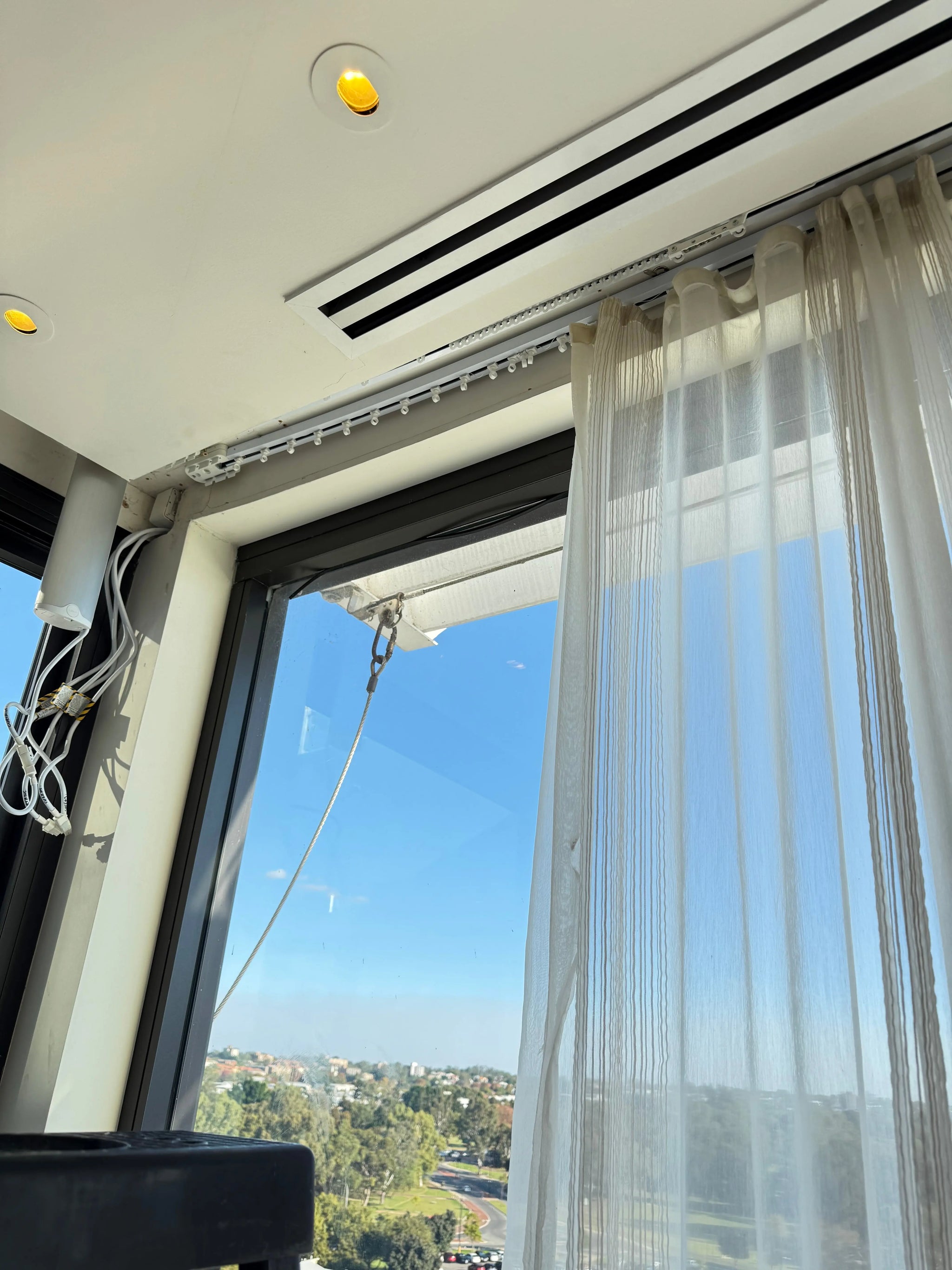 Luxworld Smofy Glydea™ ULTRA 60e S wave curtain tracks for curtains and drapes, showcasing sleek design and high-quality construction.